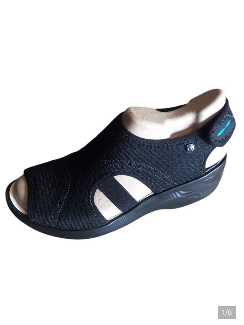 NIB Bzees size 9 1/2 black sandals